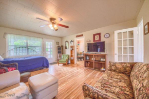RR 9084BC Bluebonnet Cabin